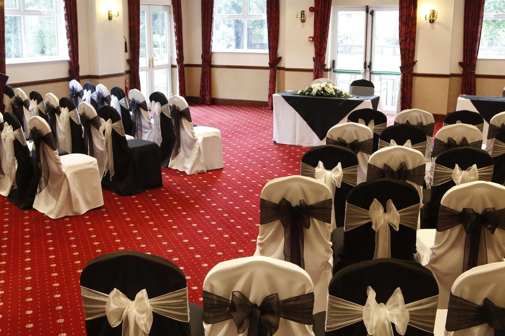 Burnley North Oaks Hotel And Leisure Club Екстериор снимка